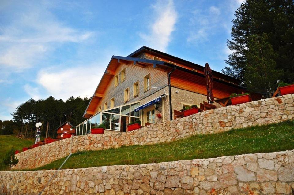 Hotel Snjezna Kuca - Nature Park Of Bosnia Herzegovina Padezina Buitenkant foto